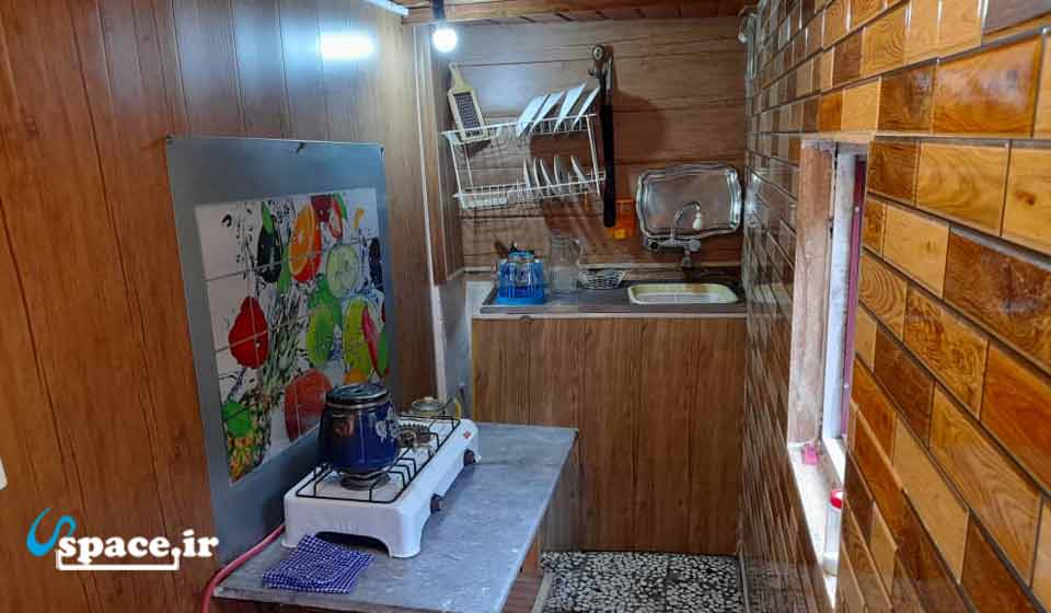 آشپزخانه اقامتگاه کلبه چوبی پدر - ماسال